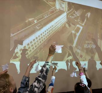 Draugystė tęsiasi: Visagino bibliotekoje svečiavosi mokiniai iš Zarasų