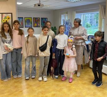 Bibliotekoje – su knyga ir įkvėpimu
