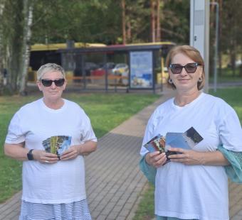 Kiekvienam keleiviui atvirukas–knygos skirtukas